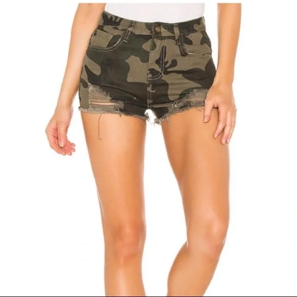 {SUPERDOWN} Camo Shorts NWT - Picture 2 of 5